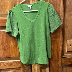 Time and Tru Green V-Neck Short Sleeve Top.